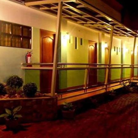 Julieta'S Pension House Puerto Princesa Luaran gambar